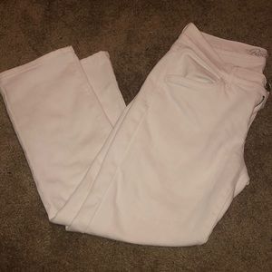 🛍 White Capri Pants 🤍